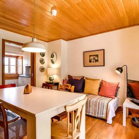 Stylish & Cosy 2bed Duplex In Alcantara דירה ליסבון