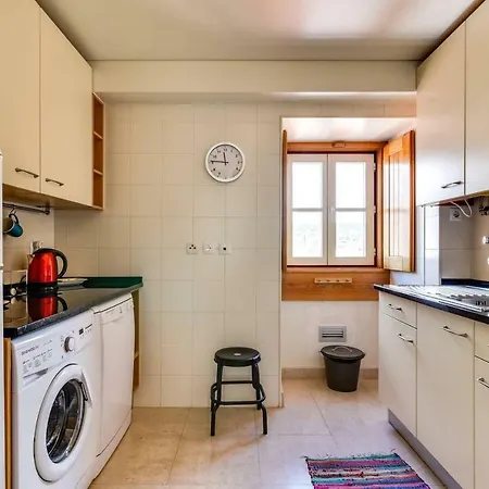 Stylish & Cosy 2bed Duplex In Alcantara 리스본